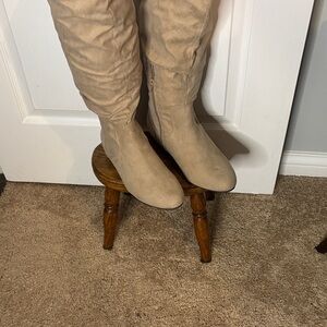 New Women's Tan Suede Boots